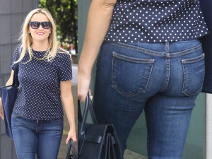 Reese Witherspoon ass-tight pantyhose | UpskirtSTARS